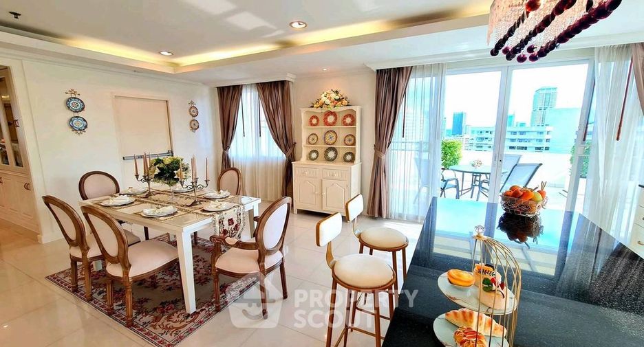 For rent 4 bedrooms apartment in Watthana, Bangkok