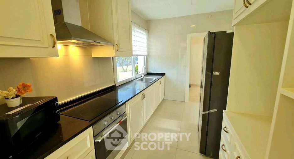 For rent 4 bedrooms apartment in Watthana, Bangkok