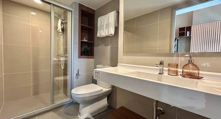 For rent 2 bedrooms condo in Huai Khwang, Bangkok