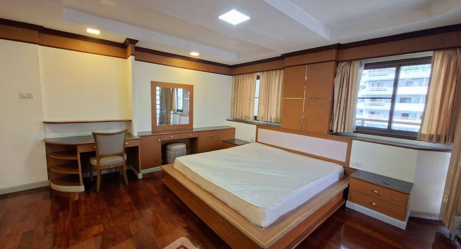 For rent 3 bedrooms apartment in Watthana, Bangkok