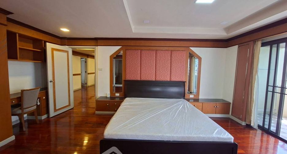 For rent 3 bedrooms apartment in Watthana, Bangkok