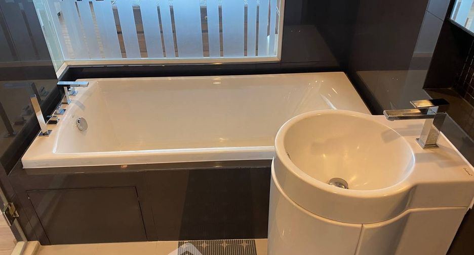 For rent 2 bedrooms condo in Sathon, Bangkok