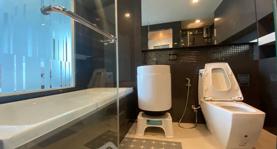 For rent 2 bedrooms condo in Sathon, Bangkok