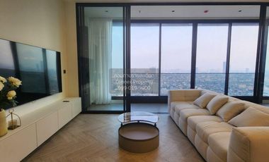 For rent 3 bedrooms condo in Khlong San, Bangkok