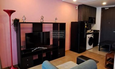 Wohnung zur Miete mit 1 Zimmer in Bang Rak, Bangkok