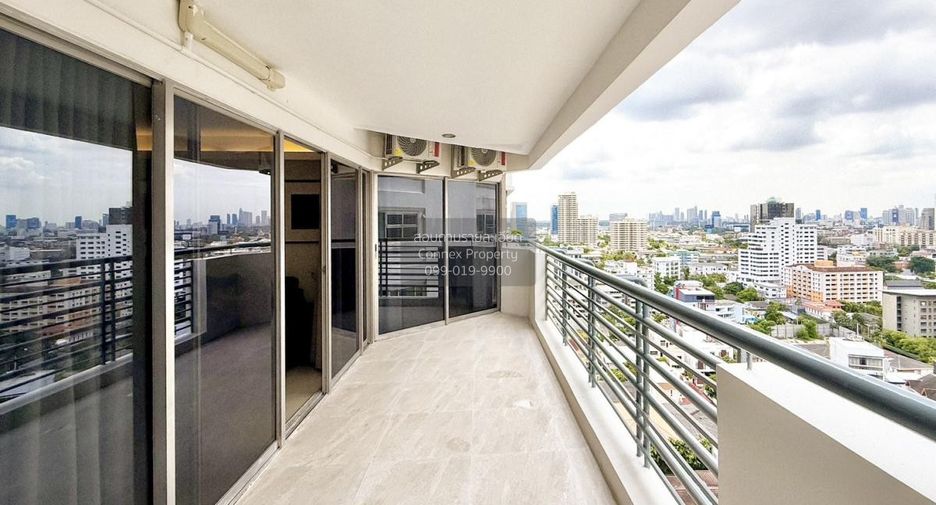 À louer 4 chambres condo à Khlong Toei, Bangkok
