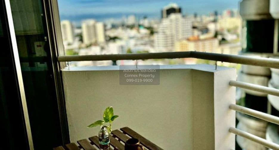 For rent 2 bedrooms condo in Khlong Toei, Bangkok