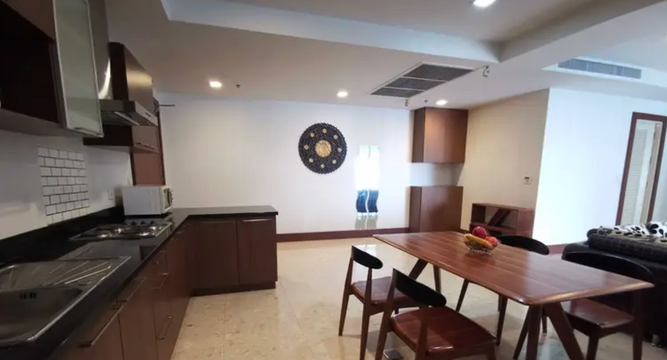 For rent 3 bedrooms condo in Khlong Toei, Bangkok