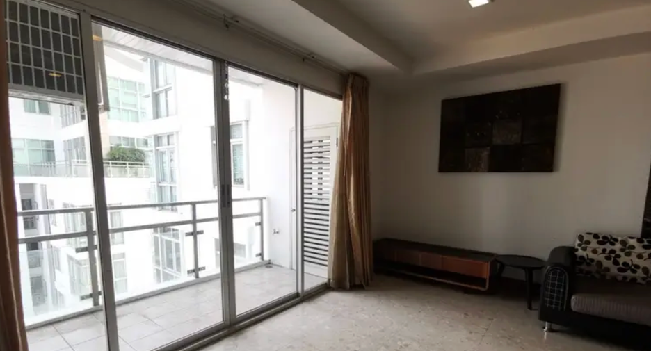 For rent 3 bedrooms condo in Khlong Toei, Bangkok