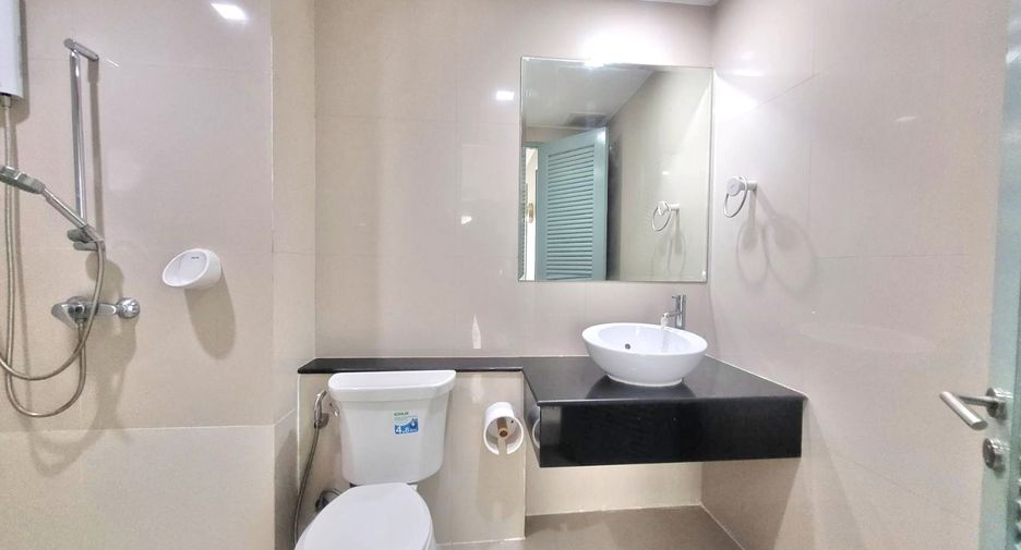 For rent 3 bedrooms condo in Khlong Toei, Bangkok