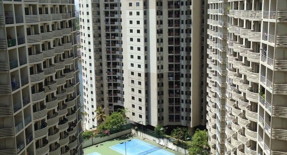 For rent 2 bedrooms condo in Yan Nawa, Bangkok