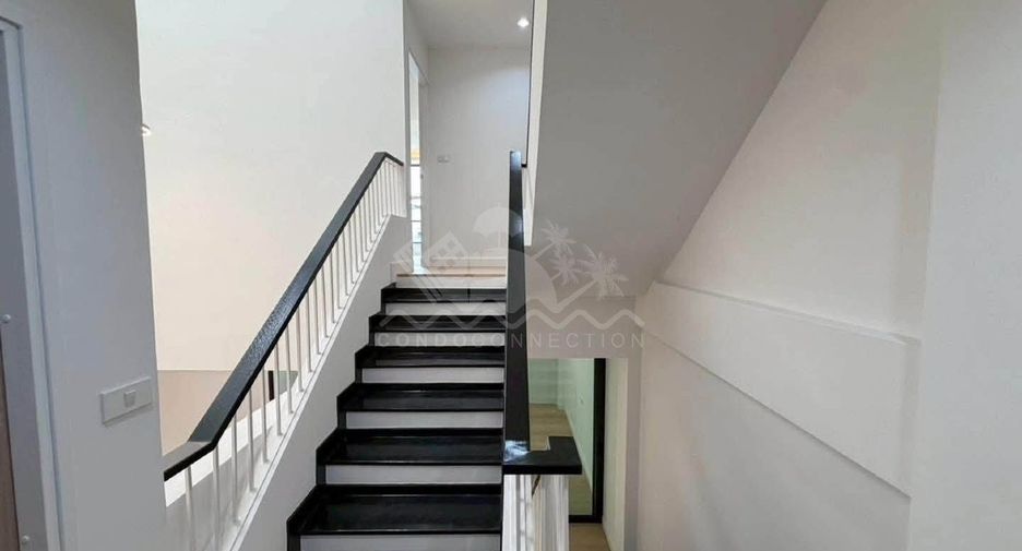 Haus zum Kauf mit 4 Zimmer in Phra Khanong, Bangkok