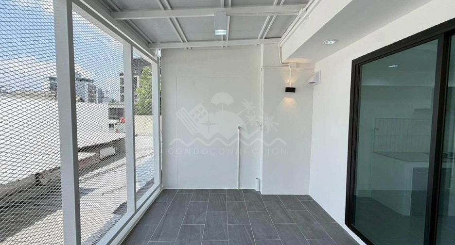 Haus zum Kauf mit 4 Zimmer in Phra Khanong, Bangkok