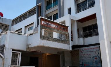 Haus zum Kauf mit 4 Zimmer in Phra Khanong, Bangkok