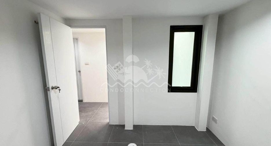 Haus zum Kauf mit 4 Zimmer in Phra Khanong, Bangkok