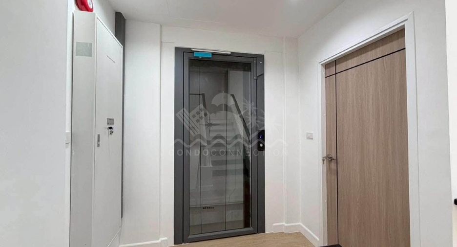 Haus zum Kauf mit 4 Zimmer in Phra Khanong, Bangkok