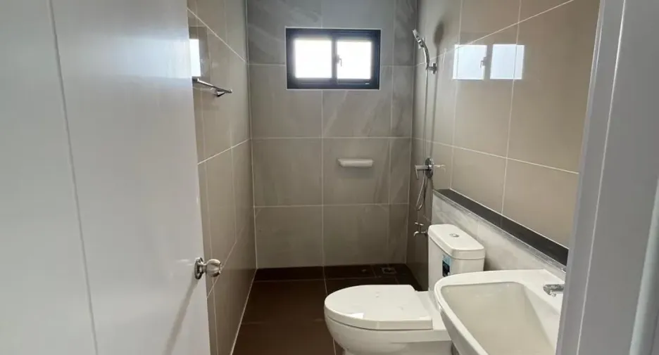 出租 3 卧室 独立屋 在 Thanyaburi, Pathum Thani
