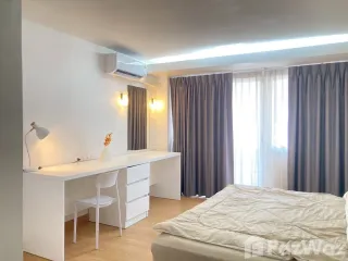 For rent 2 bedrooms condo in Huai Khwang, Bangkok