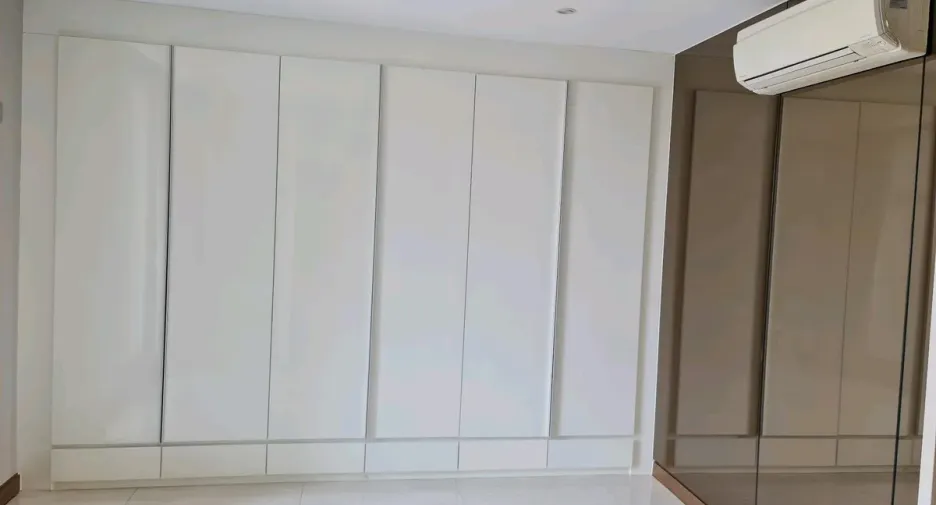 Аренда и продажа 4 спальни кондо в Щаттхана, Бангкок
