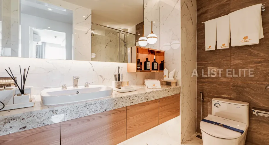 For sale 2 bedrooms condo in Khlong Toei, Bangkok