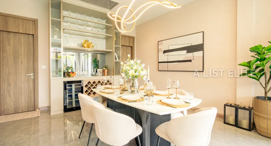For sale 4 ベッドルーム condo in Khlong Toei, Bangkok