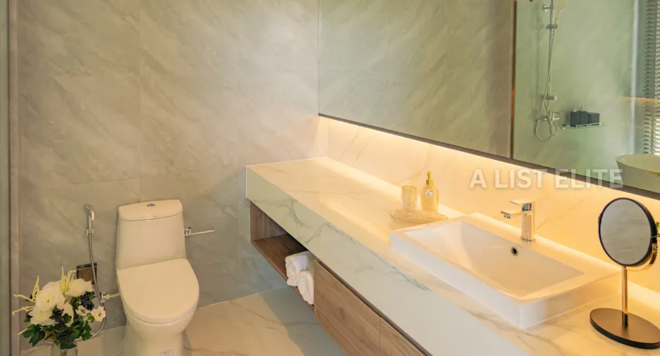 For sale 4 ベッドルーム condo in Khlong Toei, Bangkok