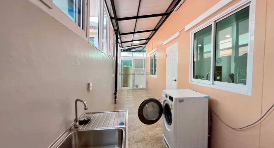 For rent and for sale 3 bedrooms house in Bang Lamung, Chonburi