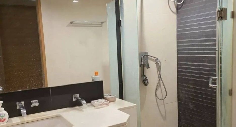 Condo en venta de 2 habitaciones en Huai Khwang, Bangkok