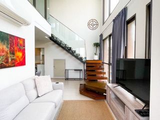 Продажа 2 спальни кондо в Пхра Кханонг, Бангкок