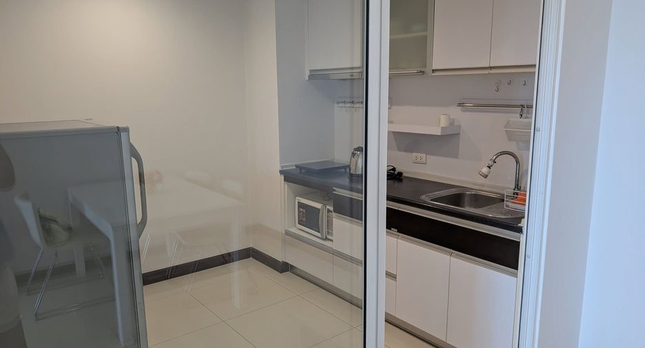 For rent 1 bed condo in Yan Nawa, Bangkok