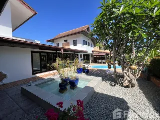 Villa en alquiler de 5 habitaciones en Mueang Phuket, Phuket