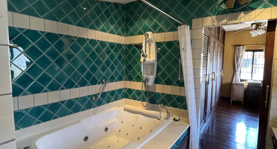 Villa zur Miete mit 5 Zimmer in Mueang Phuket, Phuket