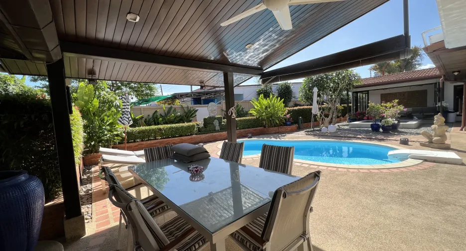 Villa zur Miete mit 5 Zimmer in Mueang Phuket, Phuket