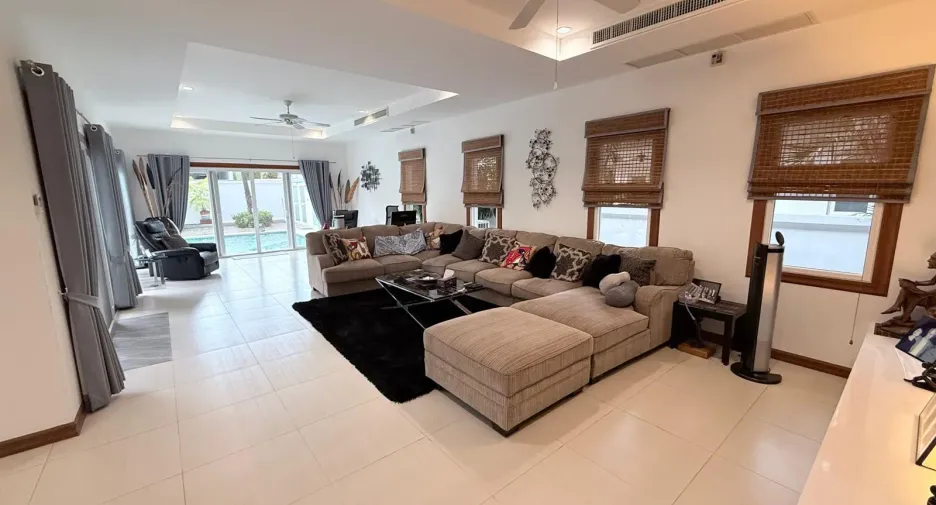 For sale 3 ベッドルーム villa in Hua Hin, Prachuap Khiri Khan