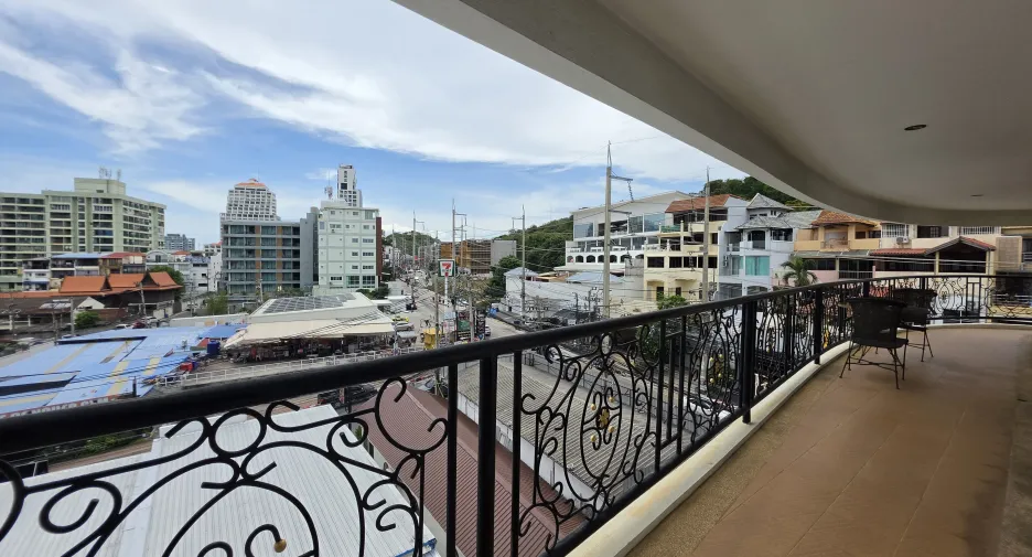 For rent 2 ベッドルーム condo in Pratumnak, Pattaya