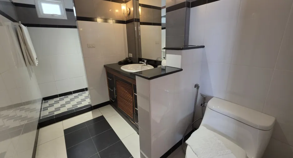 For rent 2 ベッドルーム condo in Pratumnak, Pattaya