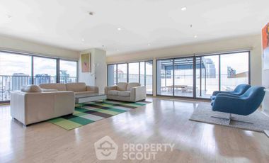 For sale 3 ベッドルーム condo in Khlong Toei, Bangkok