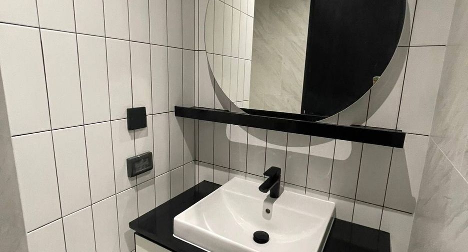 À vendre 1 chambre condo à Khlong San, Bangkok