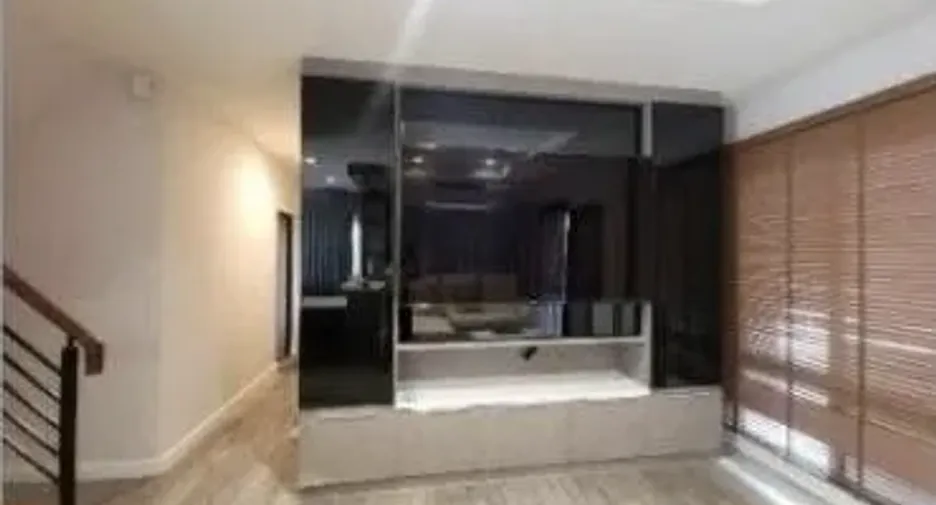 Casa en venta y en alquiler de 3 habitaciones en Khan Na Yao, Bangkok