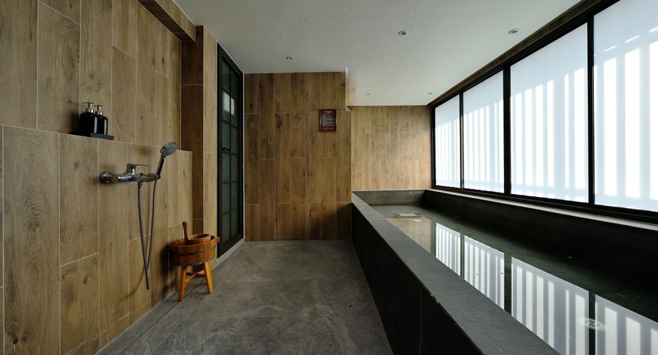 Casa adosada en venta y en alquiler de 3 habitaciones en Wang Thonglang, Bangkok
