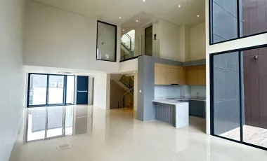 Casa adosada en alquiler de 3 habitaciones en Wang Thonglang, Bangkok