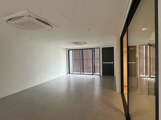 出租 3 卧室 联排别墅 在 Wang Thong Lang, 曼谷