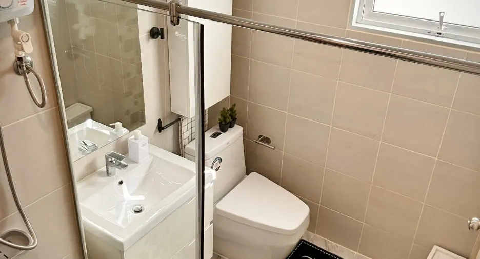 For rent 3 bedrooms condo in Huai Khwang, Bangkok