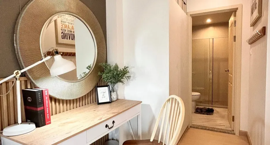 For rent 3 bedrooms condo in Huai Khwang, Bangkok