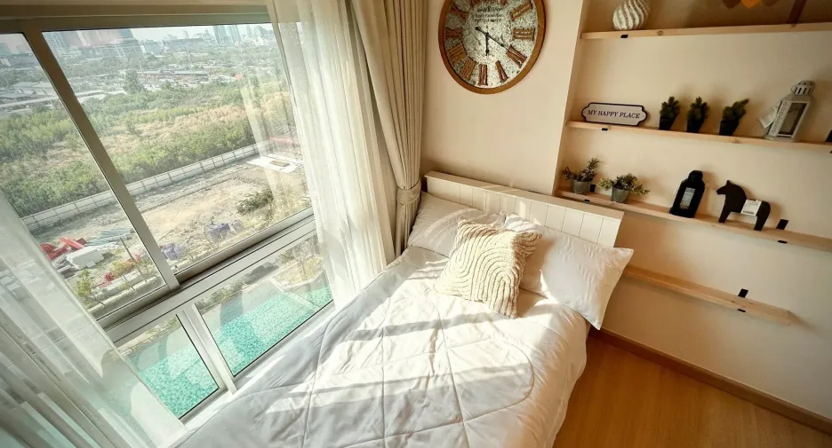 For rent 3 bedrooms condo in Huai Khwang, Bangkok