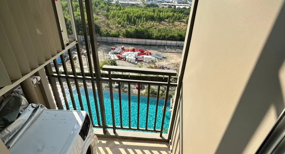 For rent 3 bedrooms condo in Huai Khwang, Bangkok