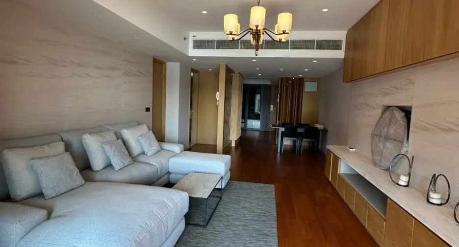 For rent 3 bedrooms condo in Huai Khwang, Bangkok