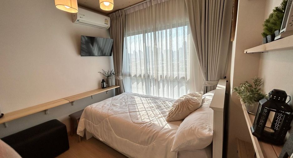 À louer 3 chambres condo à Huai Khwang, Bangkok
