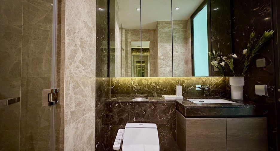 For rent 2 bedrooms condo in Pathum Wan, Bangkok