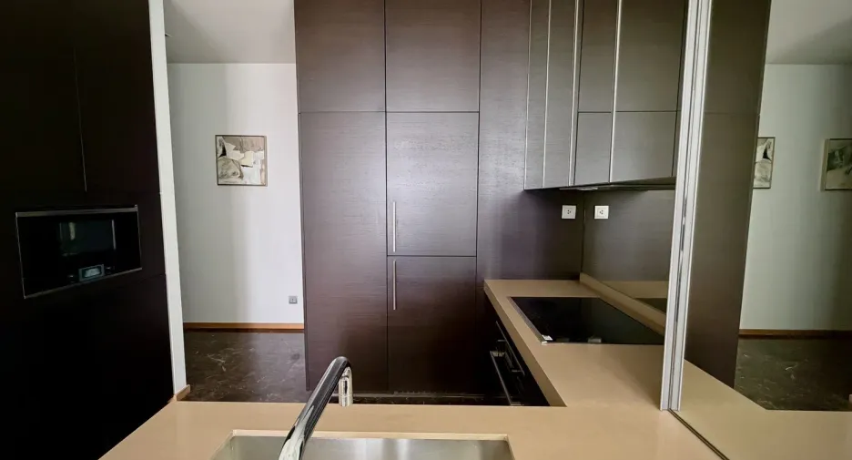 Wohnung zur Miete mit 2 Zimmer in Pathum Wan, Bangkok